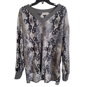Saints and Hearts Grey Black White snake print sweater size Large